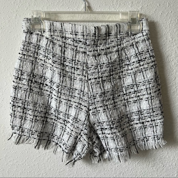 White plaid tweed shorts with fringe hem Size Small /4 26” waist - Picture 3 of 7